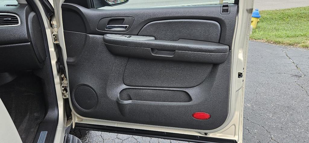 used 2008 Chevrolet Avalanche car, priced at $13,995