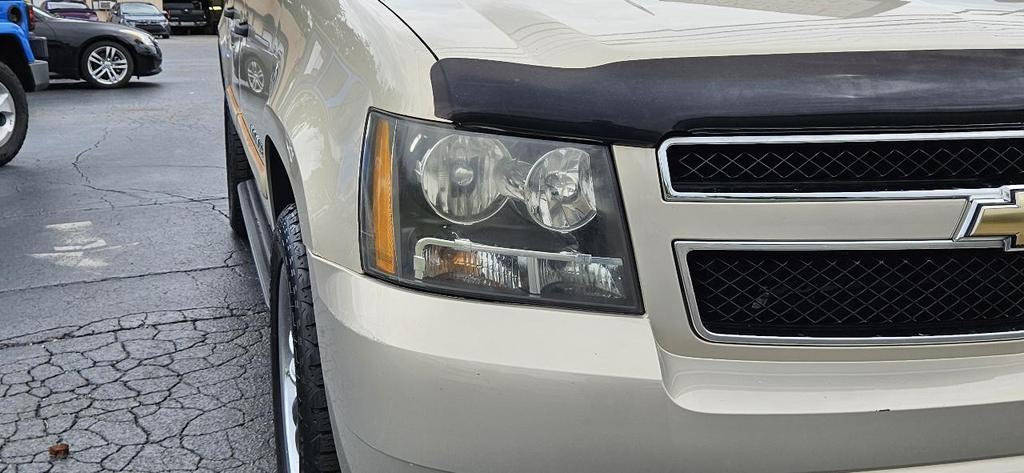 used 2008 Chevrolet Avalanche car, priced at $13,995