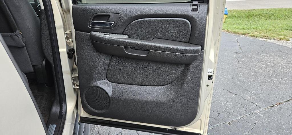 used 2008 Chevrolet Avalanche car, priced at $13,995