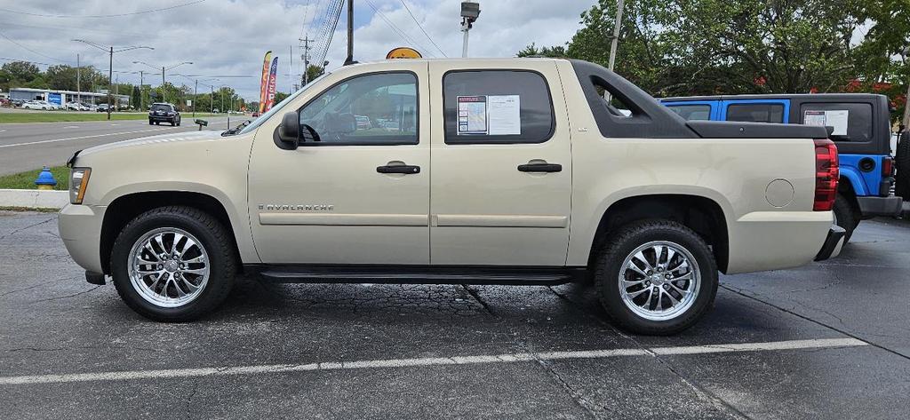 used 2008 Chevrolet Avalanche car, priced at $13,995