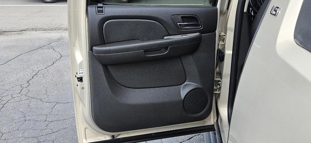 used 2008 Chevrolet Avalanche car, priced at $13,995