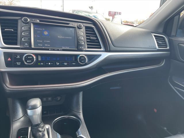 used 2019 Toyota Highlander car, priced at $28,580