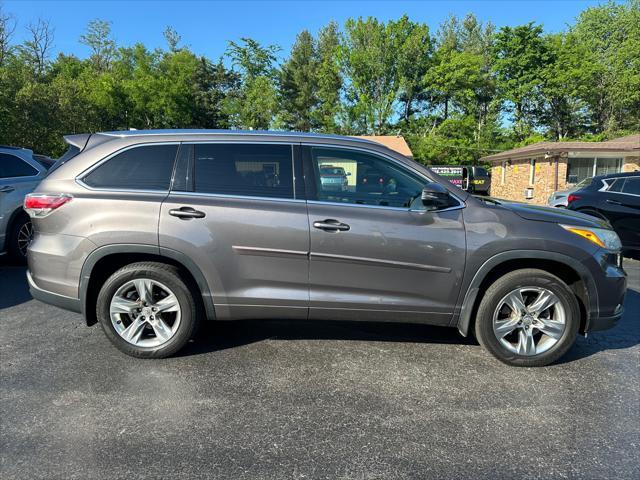 used 2014 Toyota Highlander car, priced at $21,470