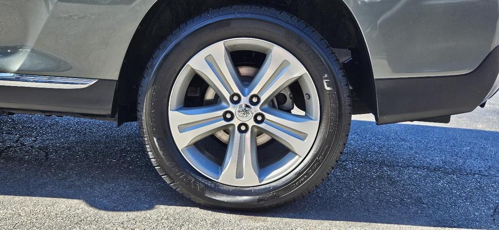 used 2012 Toyota Highlander car, priced at $17,980