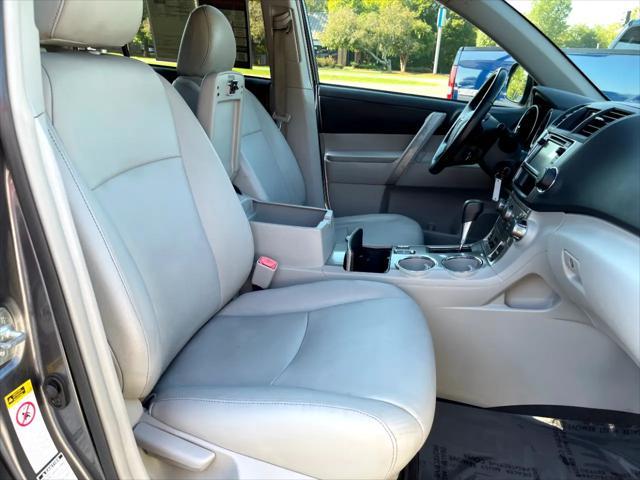 used 2013 Toyota Highlander car, priced at $16,995