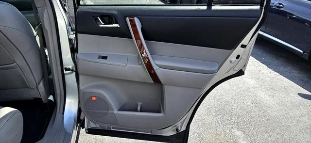 used 2012 Toyota Highlander car, priced at $15,995