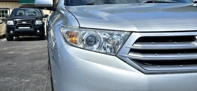 used 2012 Toyota Highlander car, priced at $15,995