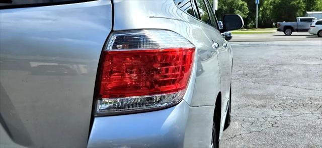used 2012 Toyota Highlander car, priced at $15,995