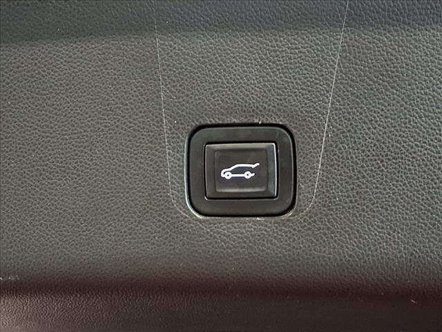 used 2018 Chevrolet Traverse car, priced at $17,988