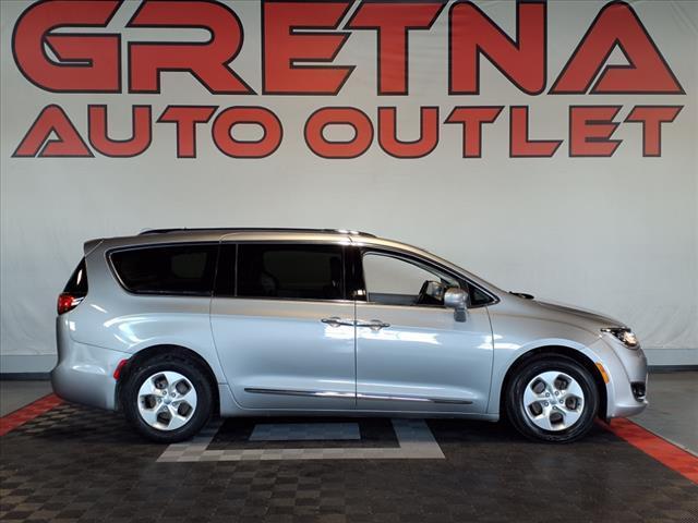 used 2017 Chrysler Pacifica car