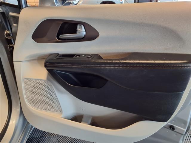 used 2017 Chrysler Pacifica car