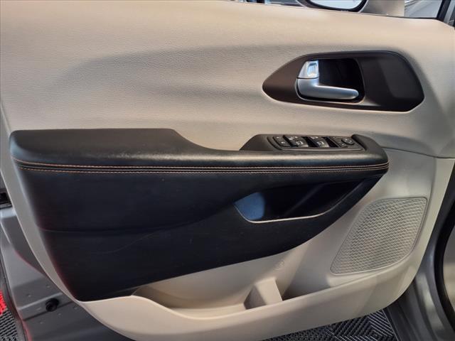 used 2017 Chrysler Pacifica car