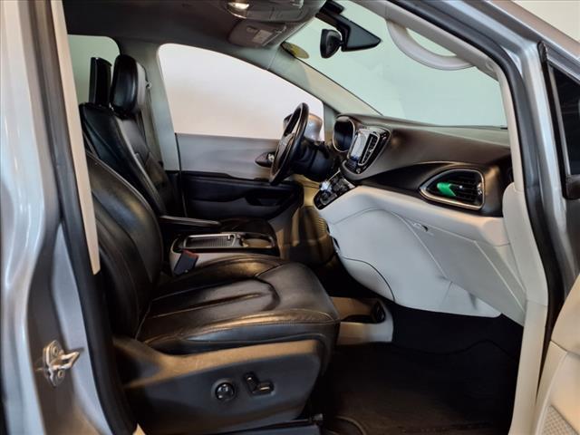 used 2017 Chrysler Pacifica car