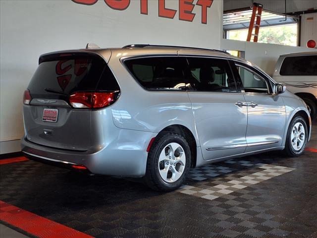 used 2017 Chrysler Pacifica car