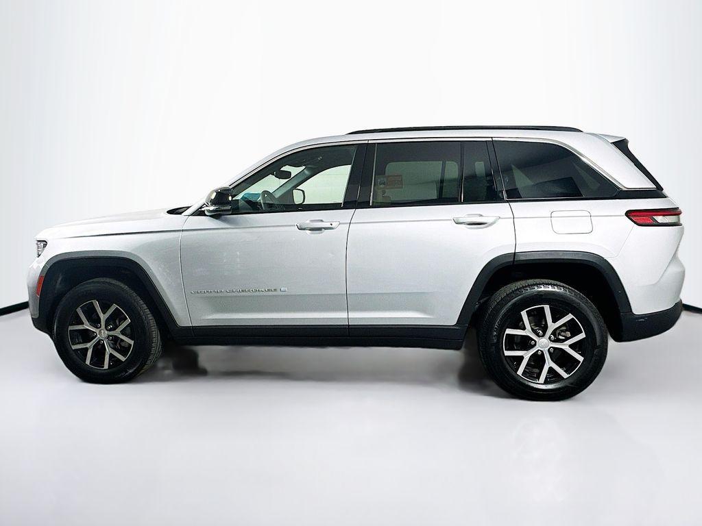 used 2024 Jeep Grand Cherokee car, priced at $39,595