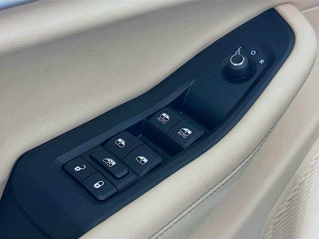 used 2024 Jeep Grand Cherokee car, priced at $39,595