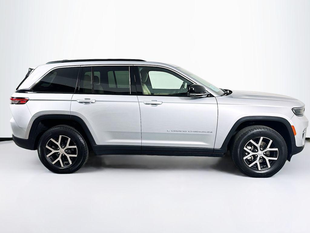 used 2024 Jeep Grand Cherokee car, priced at $39,595