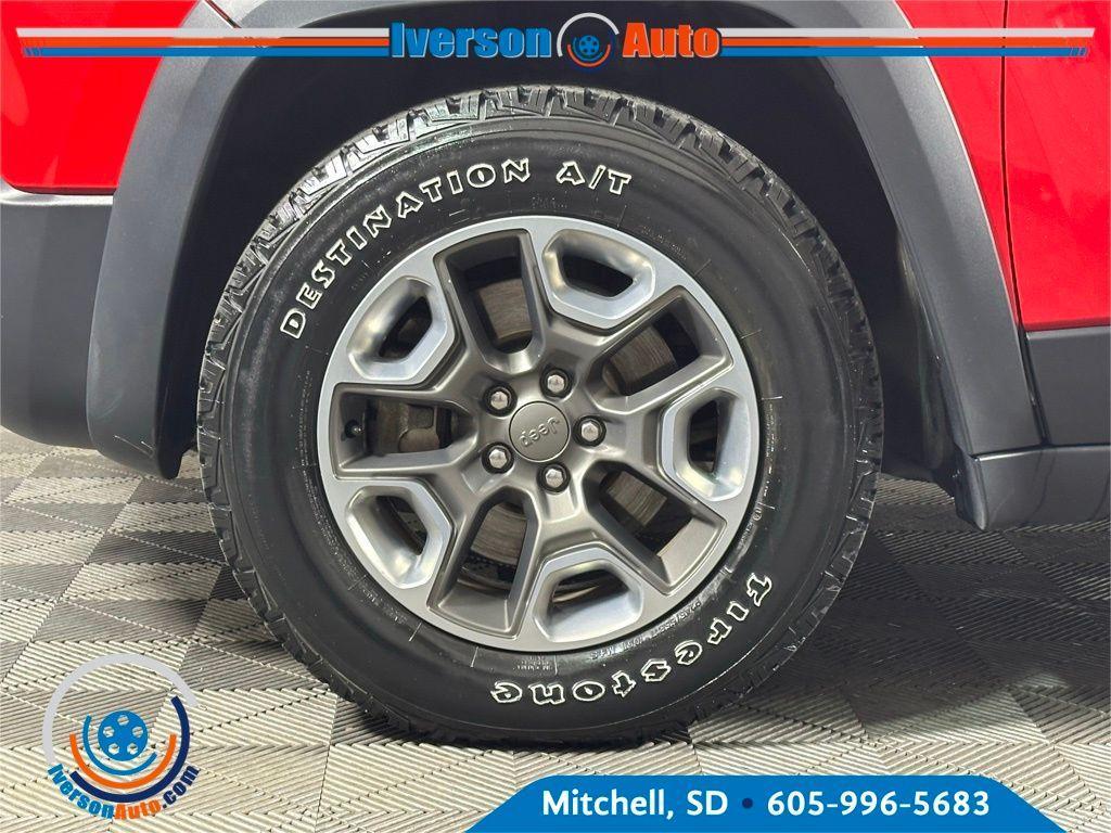 used 2019 Jeep Cherokee car, priced at $22,395