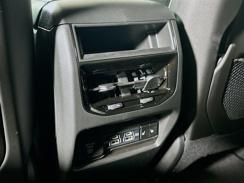 new 2025 Jeep Grand Cherokee car, priced at $47,957