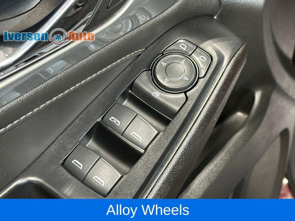 used 2023 Chevrolet Traverse car, priced at $33,875