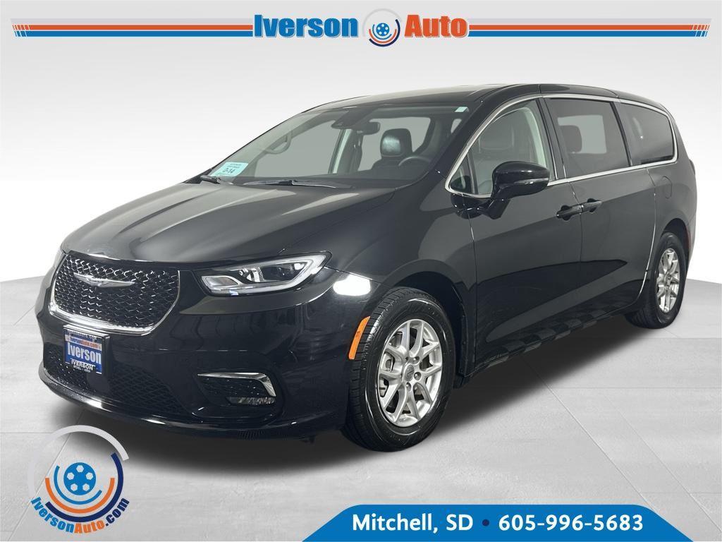 used 2024 Chrysler Pacifica car, priced at $29,495