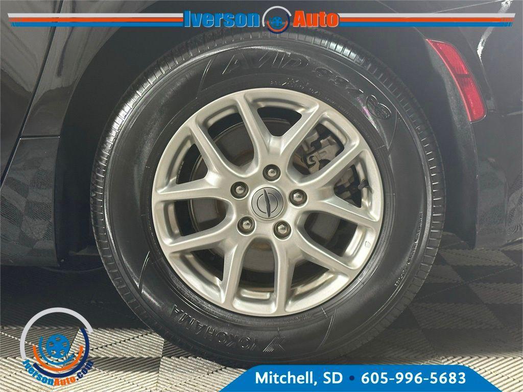used 2024 Chrysler Pacifica car, priced at $29,495