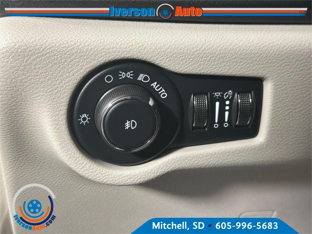 used 2024 Chrysler Pacifica car, priced at $29,495