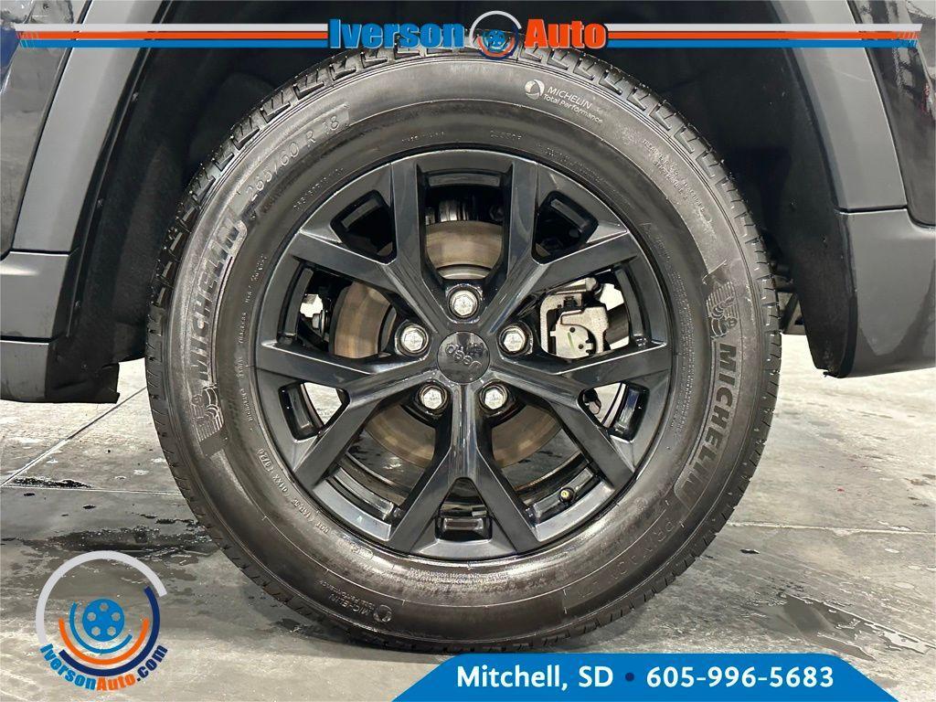 used 2024 Jeep Grand Cherokee car, priced at $35,295