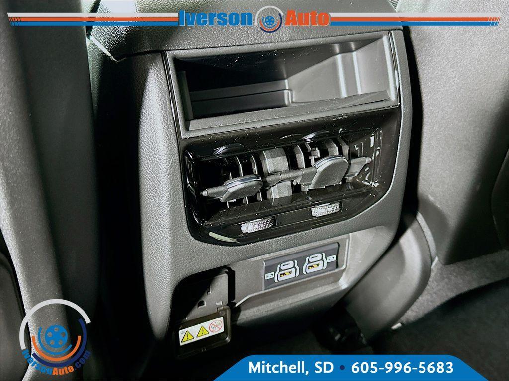 new 2025 Jeep Grand Cherokee car, priced at $42,503