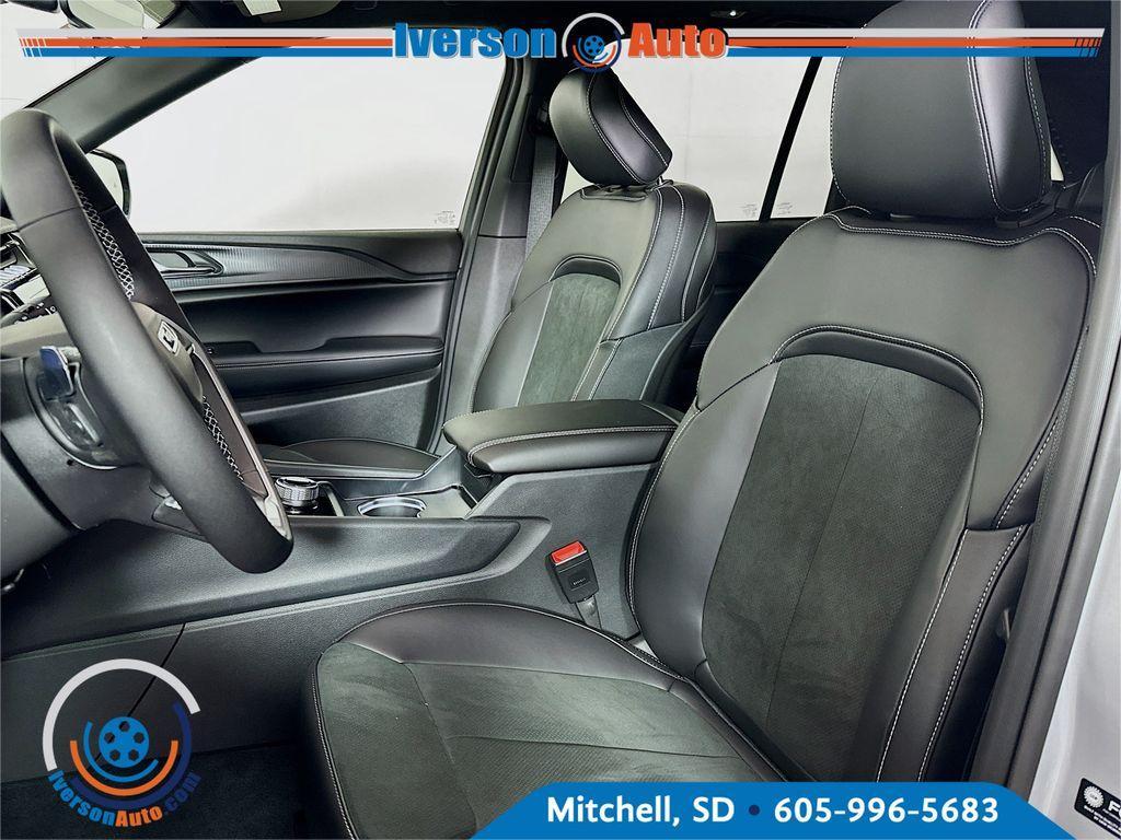new 2025 Jeep Grand Cherokee car, priced at $42,503