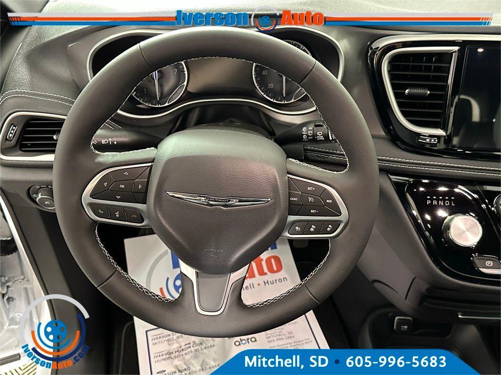 new 2026 Chrysler Pacifica car, priced at $44,368