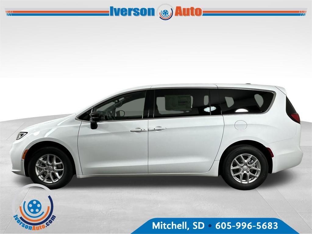 new 2026 Chrysler Pacifica car, priced at $44,368