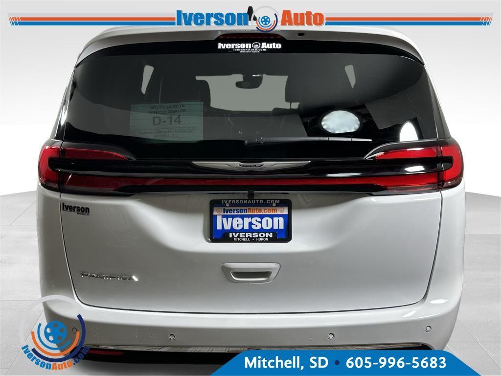 new 2026 Chrysler Pacifica car, priced at $44,368