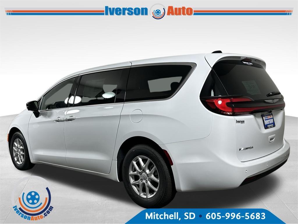 new 2026 Chrysler Pacifica car, priced at $44,368