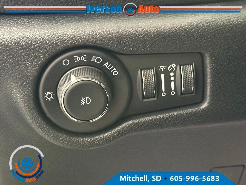 new 2026 Chrysler Pacifica car, priced at $44,368