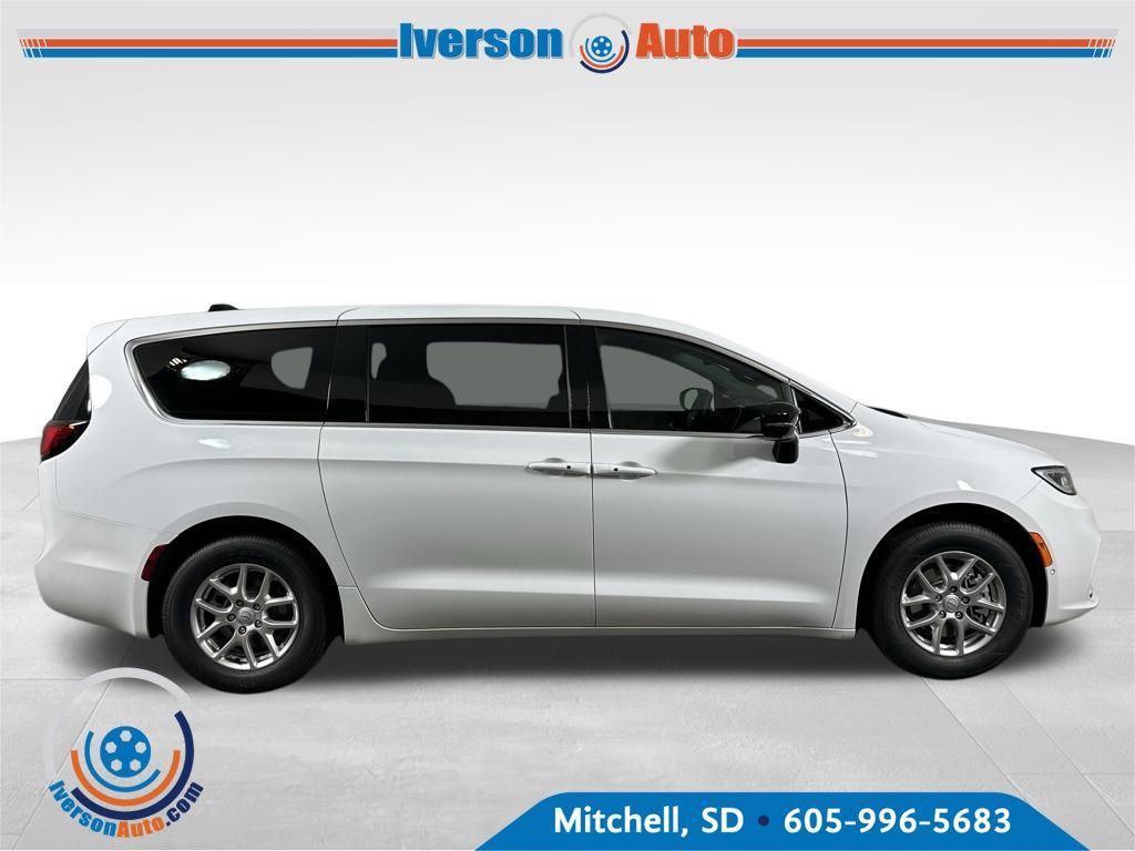 new 2026 Chrysler Pacifica car, priced at $44,368