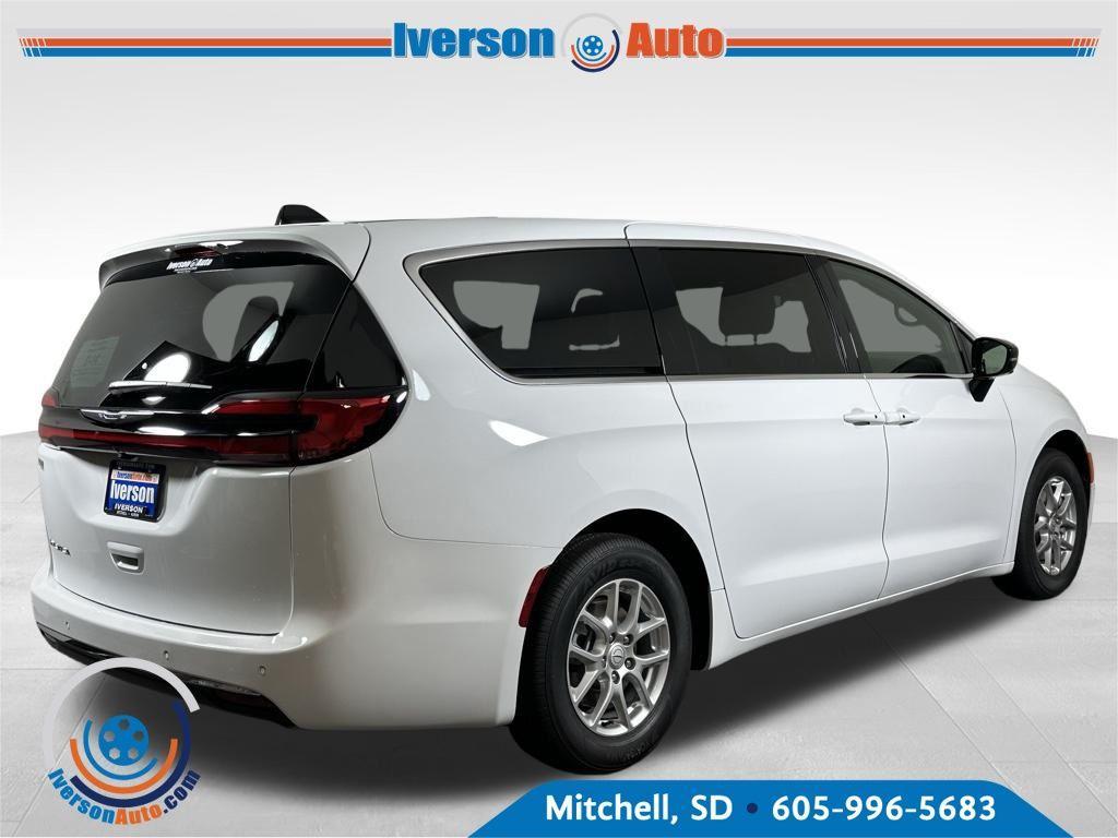 new 2026 Chrysler Pacifica car, priced at $44,368