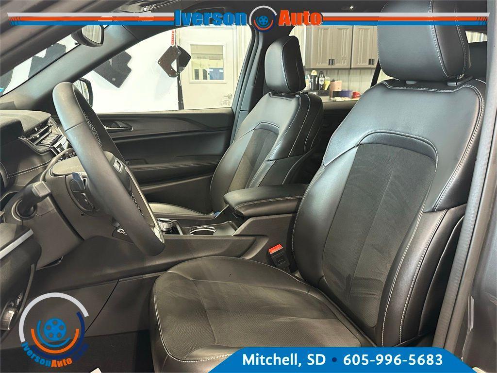 used 2024 Jeep Grand Cherokee car, priced at $36,595