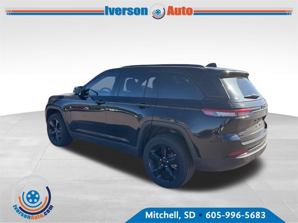 used 2022 Jeep Grand Cherokee car, priced at $34,495