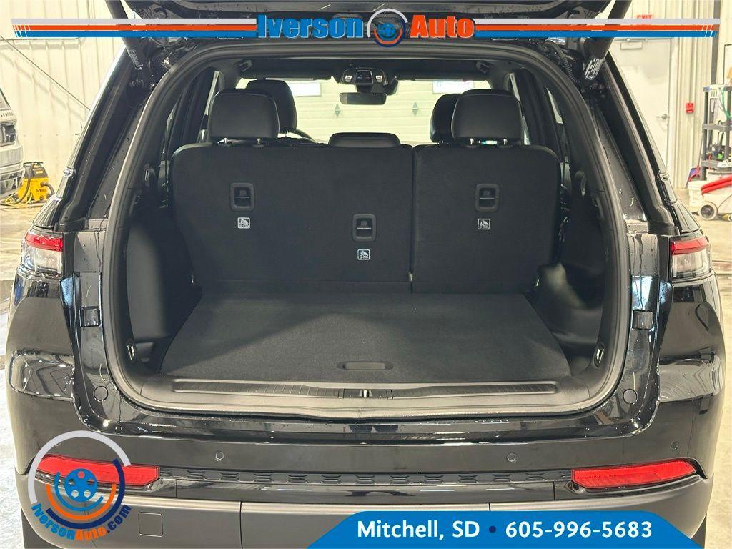 new 2025 Jeep Grand Cherokee car, priced at $39,765