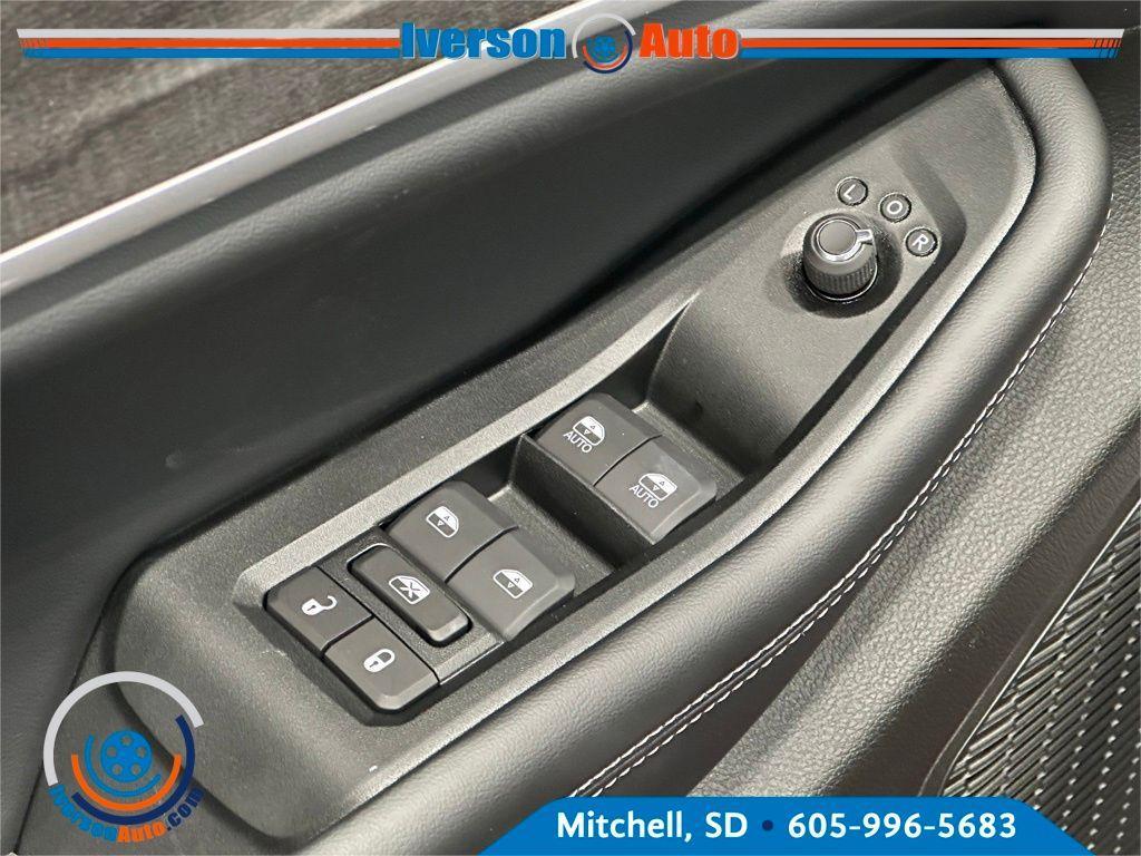 new 2025 Jeep Grand Cherokee car, priced at $41,991