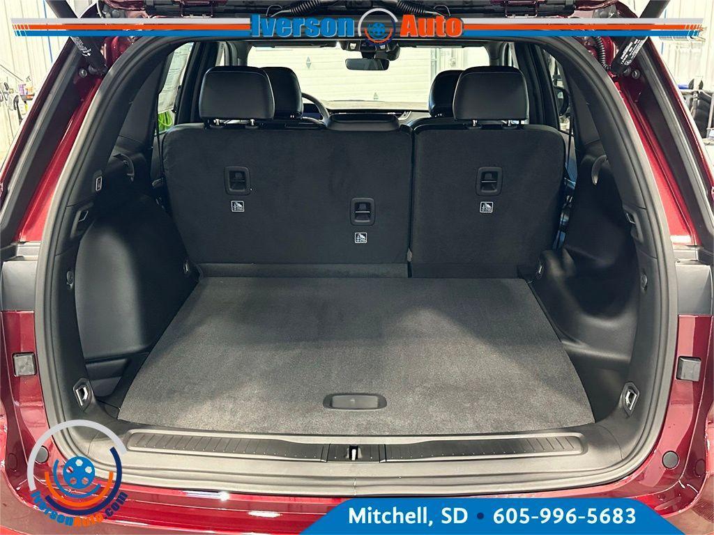 new 2025 Jeep Grand Cherokee car, priced at $41,991