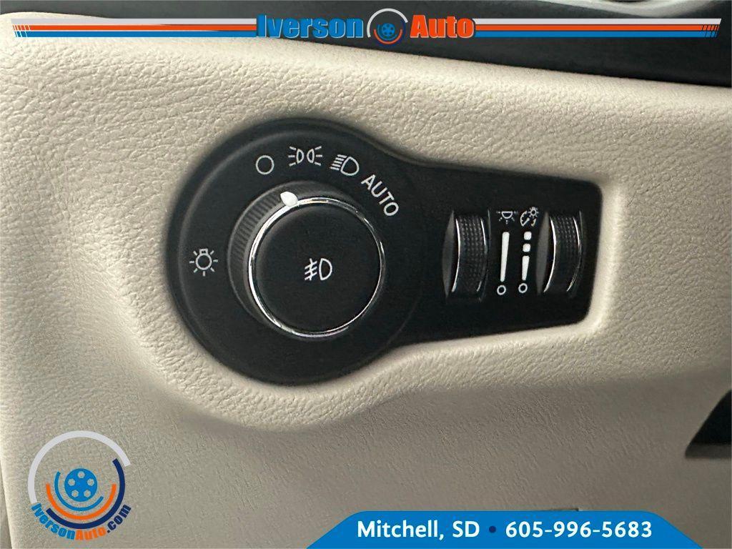 used 2024 Chrysler Pacifica car, priced at $30,495