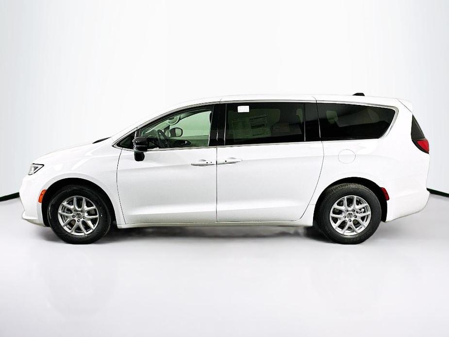 new 2024 Chrysler Pacifica car, priced at $41,901