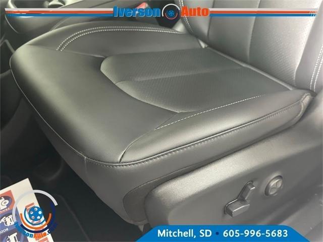 new 2026 Chrysler Pacifica car, priced at $41,823