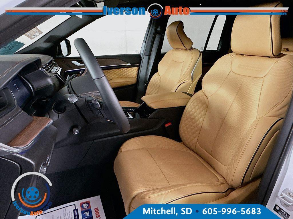 new 2025 Jeep Grand Cherokee car, priced at $57,582