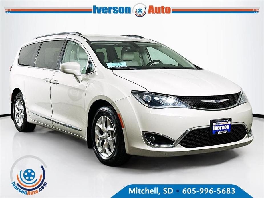 used 2017 Chrysler Pacifica car, priced at $15,895