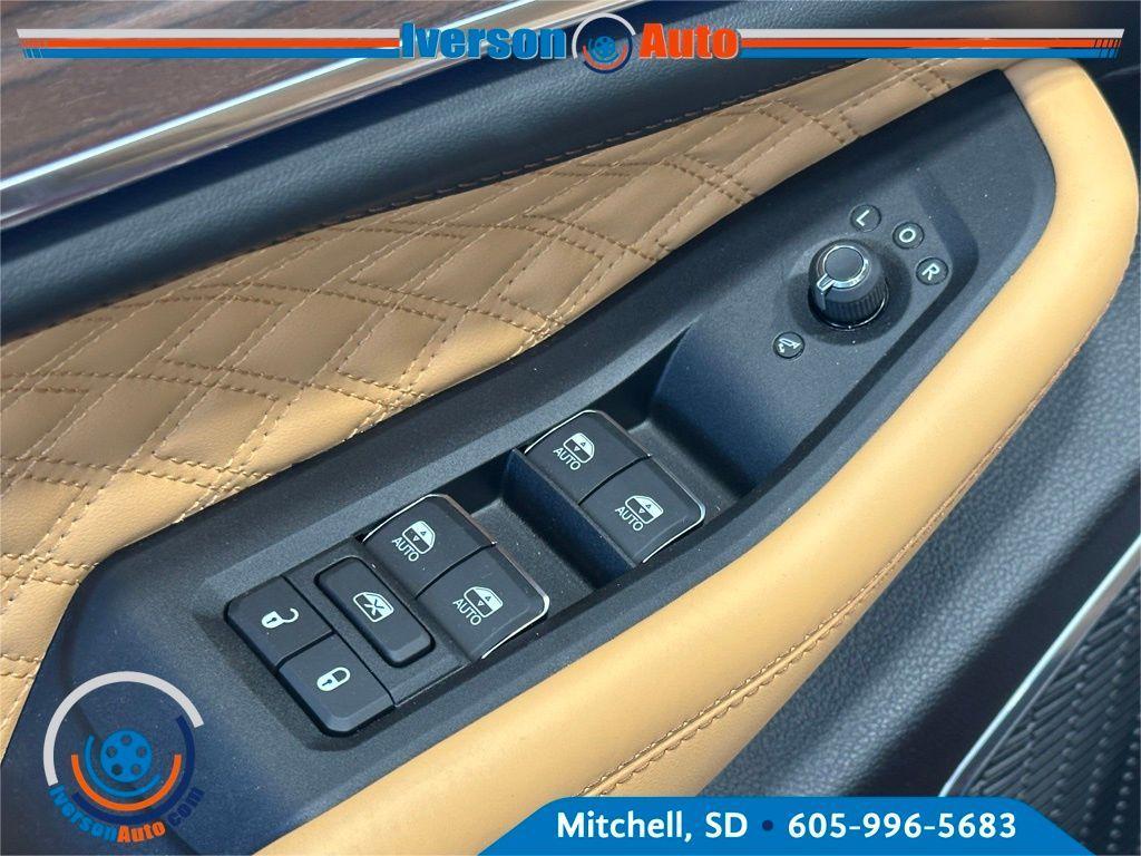 new 2025 Jeep Grand Cherokee car, priced at $57,874