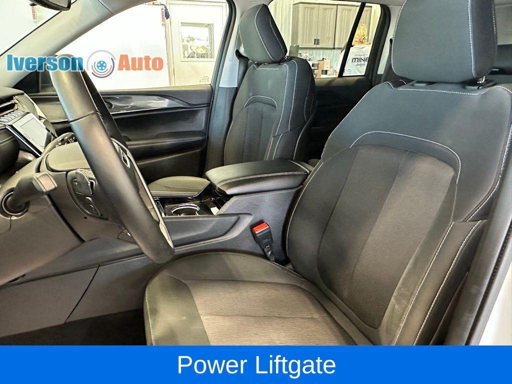 used 2022 Jeep Grand Cherokee car, priced at $27,995