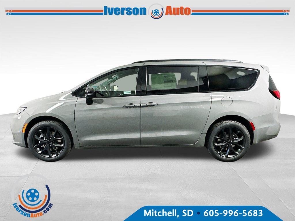 new 2025 Chrysler Pacifica car, priced at $51,239